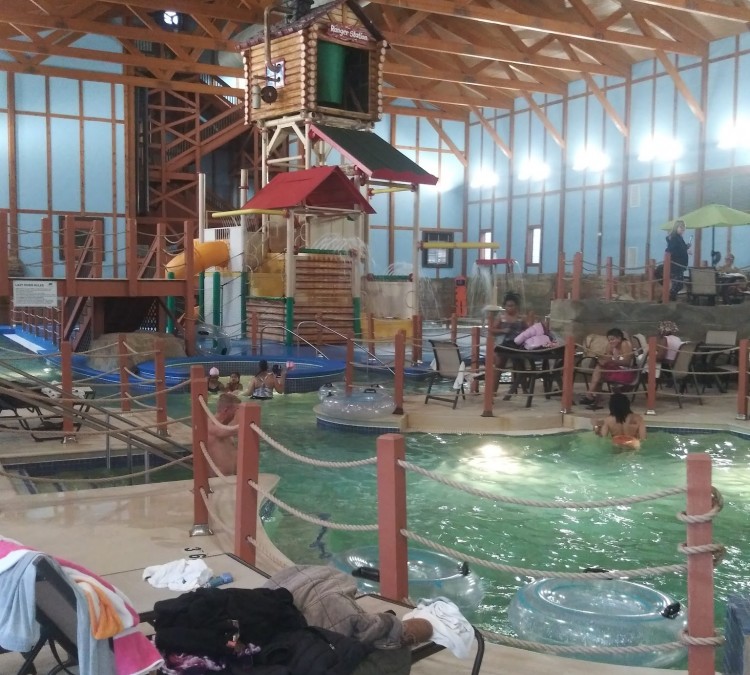 Grand Bear Falls Indoor Waterpark (Utica,&nbspIL)